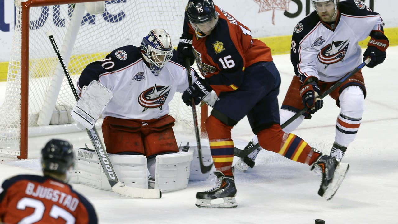 It's McElhinney's net as Forsberg awaits his chance